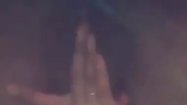 Nude desi girl shows her pink pussy in MMS